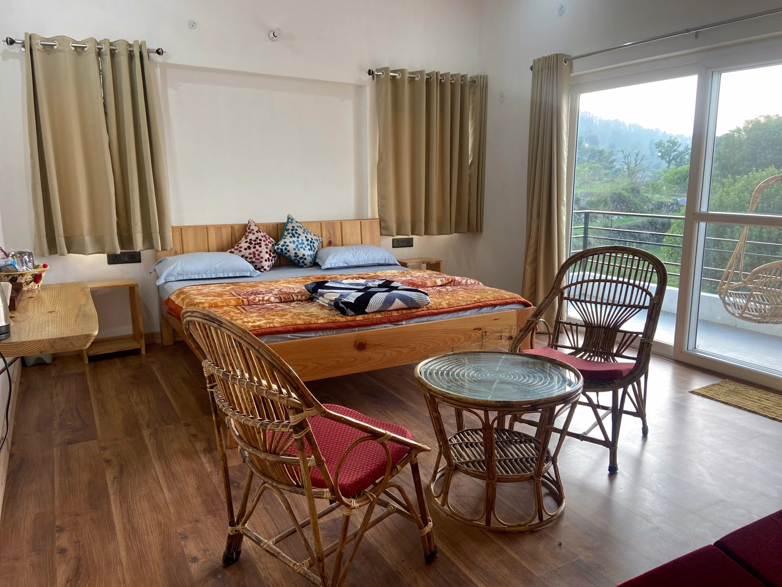 SROT Aaroh The Ascent Himalayan Grand Suite at Meraki Living Homestay Peora